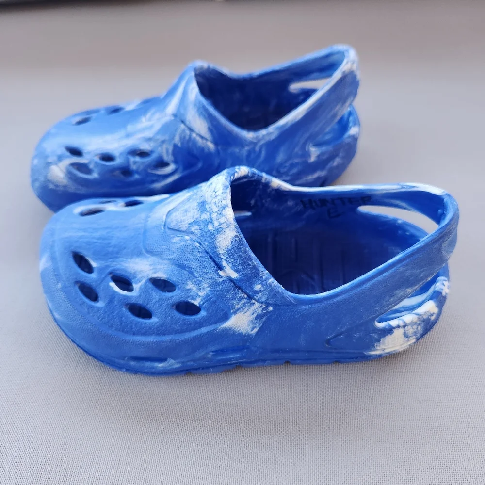 Toddler size 7 blue sandals